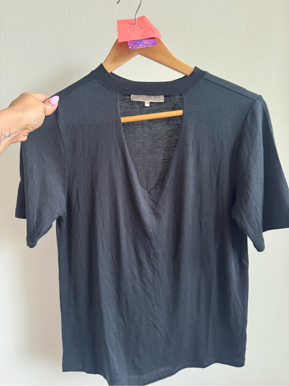 92. Joah Brown Black Short Sleeve V-Neck Tee